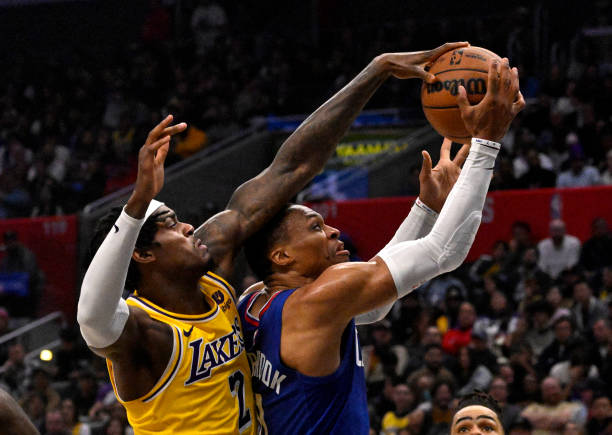 Lakers’ Jarred Vanderbilt Shines in Recent Games: A Deep Dive into His Impact on Offensive Rebounds and Team Dynamics