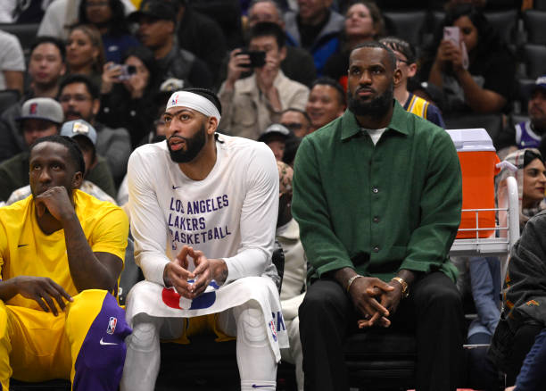 LeBron James Sidelines Due to Left Ankle Pain: Lakers Face Clippers Without Star Player