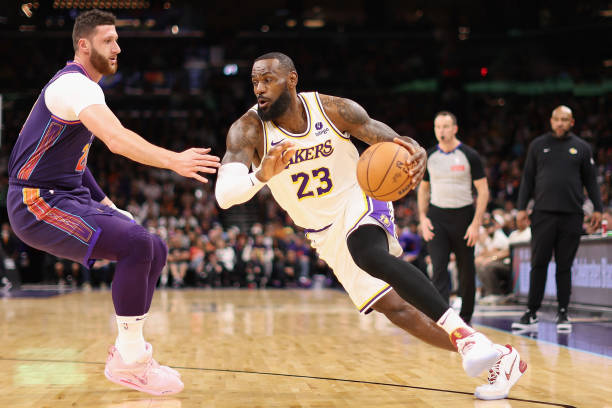 Lakers’ LeBron James Critiques Refereeing After Tough Loss to Suns