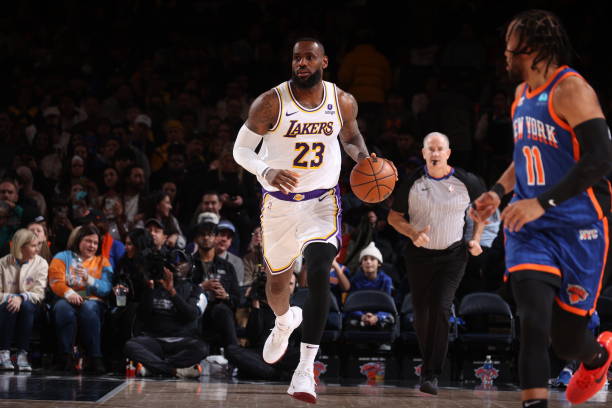 Lakers vs. Knicks Clash: LeBron James & Anthony Davis Return to Face Red-Hot New York