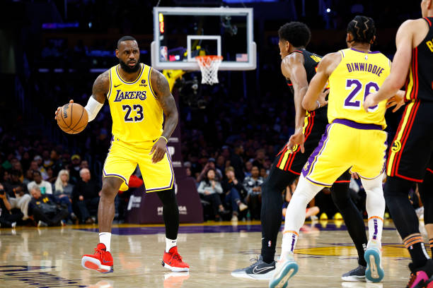 LeBron James Leads Lakers to Victory, D’Angelo Russell Ties 3-Point Record in Win Over Hawks