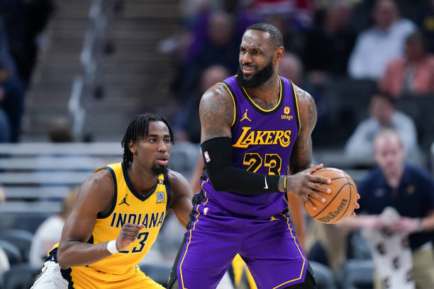 LeBron James Urges Gabe Vincent to Prioritize Recovery Amid Lakers’ Playoff Push