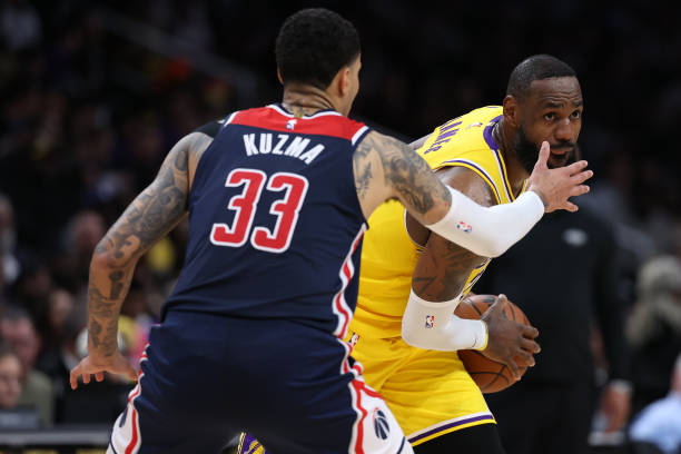 Lakers Injury Update: Will LeBron James Face Cleveland Cavaliers Tonight