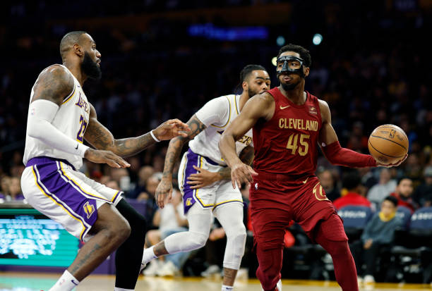 Lakers Win Against Cavaliers, D’Angelo Russell and LeBron Shine